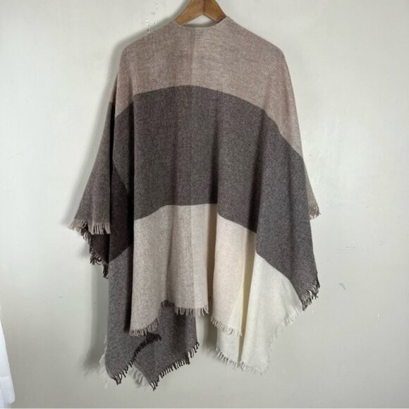 J.MCLAUGHLIN Rhon Poncho In Beige Neutral 100% Wool Cape Cardigan O/S Fringe - Picture 3 of 8